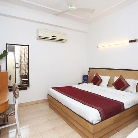 Capital O 10750 Hotel Vivek นิวเดลี ภายนอก รูปภาพ