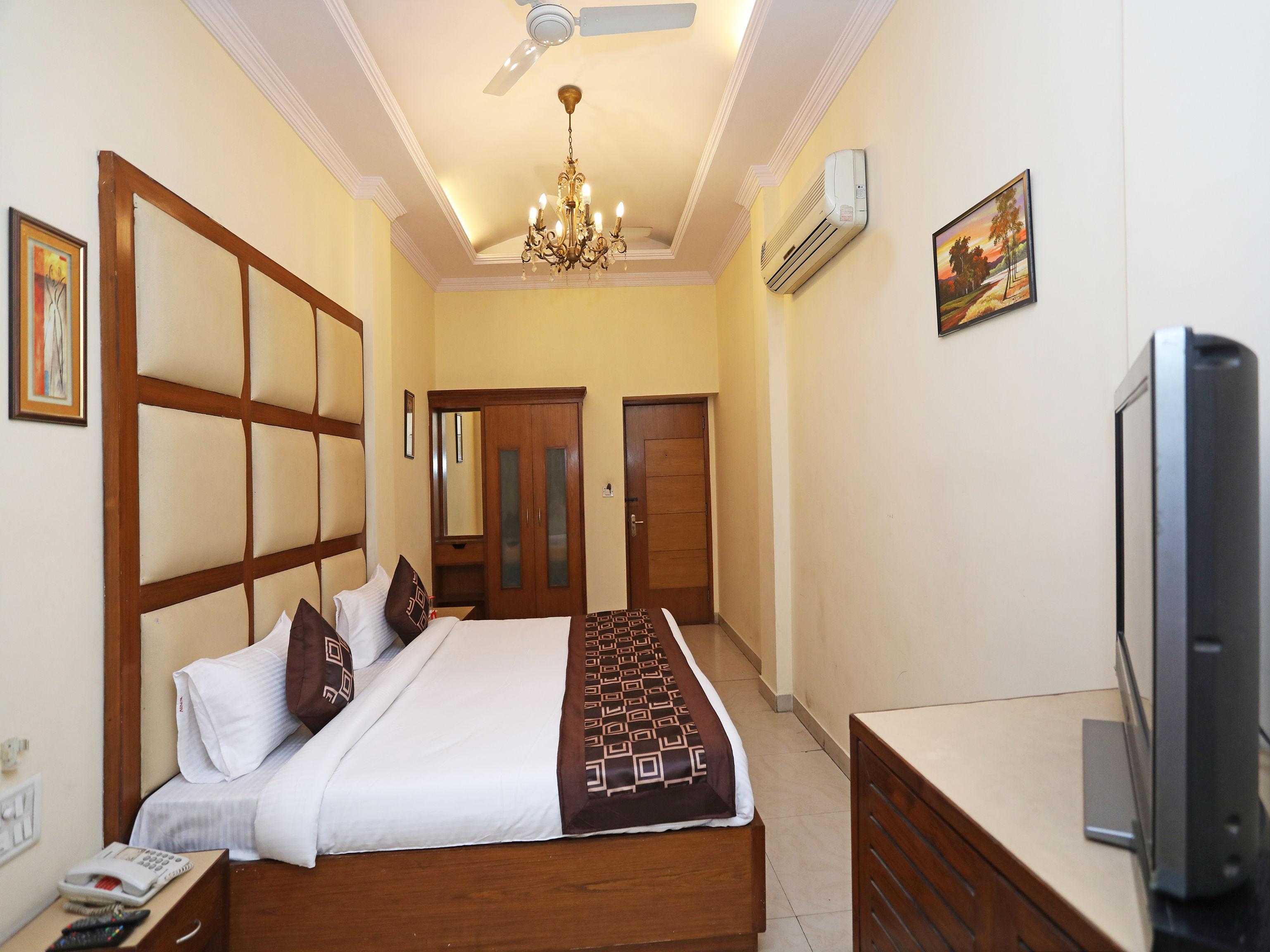 Capital O 10750 Hotel Vivek นิวเดลี ภายนอก รูปภาพ