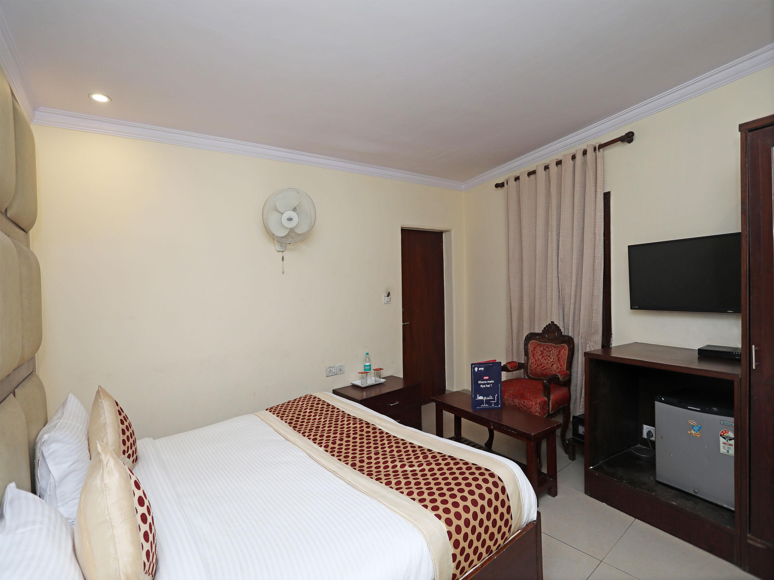 Capital O 10750 Hotel Vivek นิวเดลี ภายนอก รูปภาพ