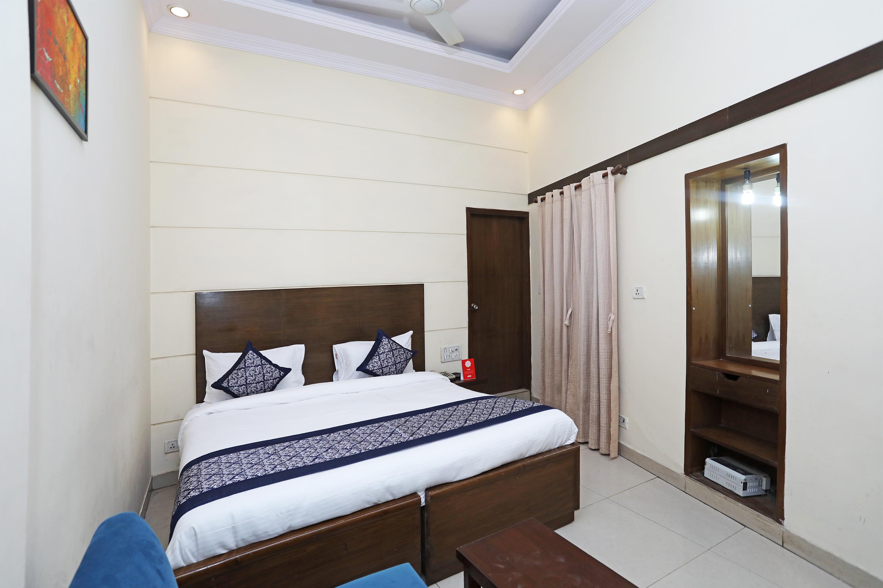 Capital O 10750 Hotel Vivek นิวเดลี ภายนอก รูปภาพ