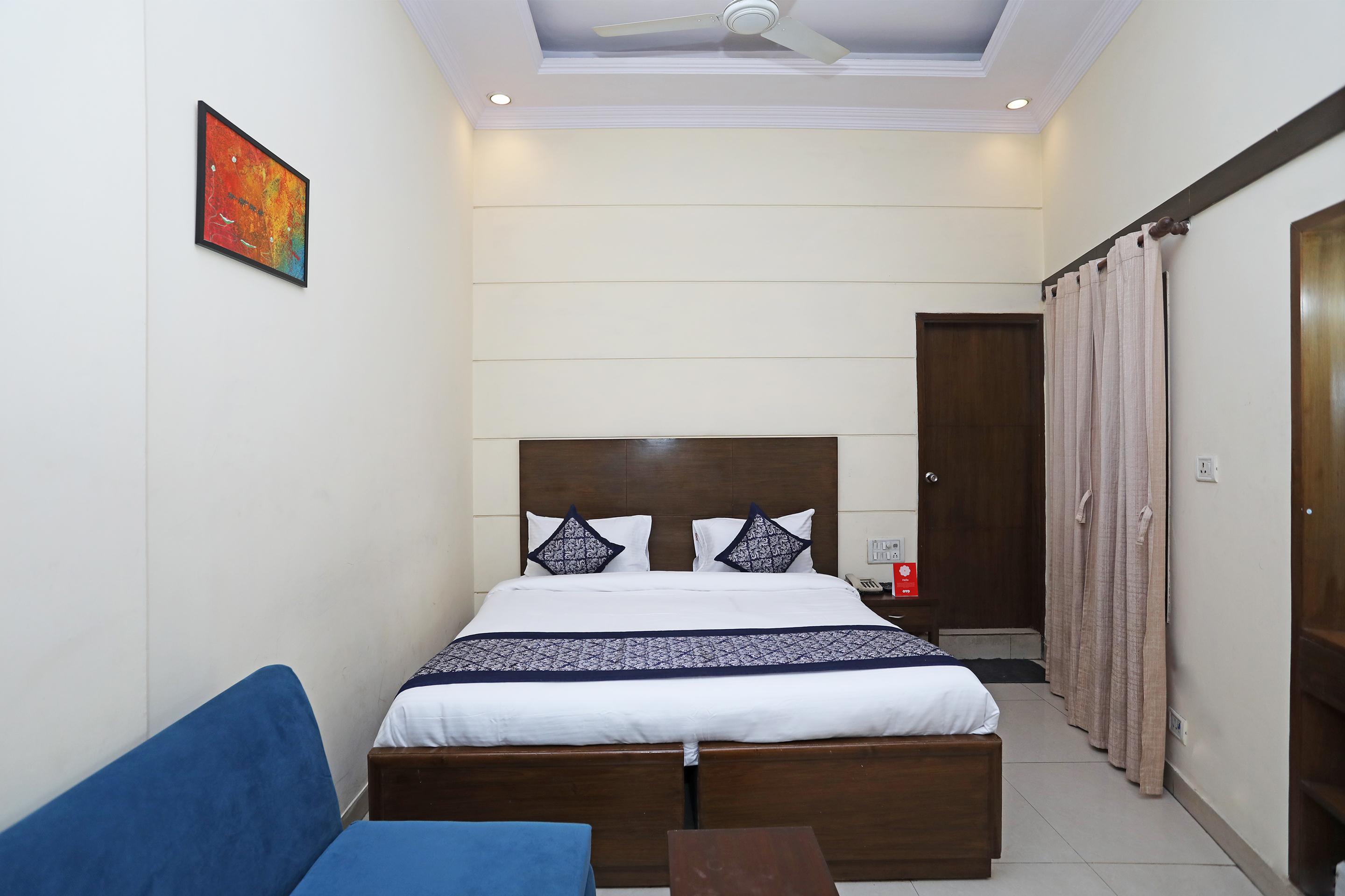 Capital O 10750 Hotel Vivek นิวเดลี ภายนอก รูปภาพ