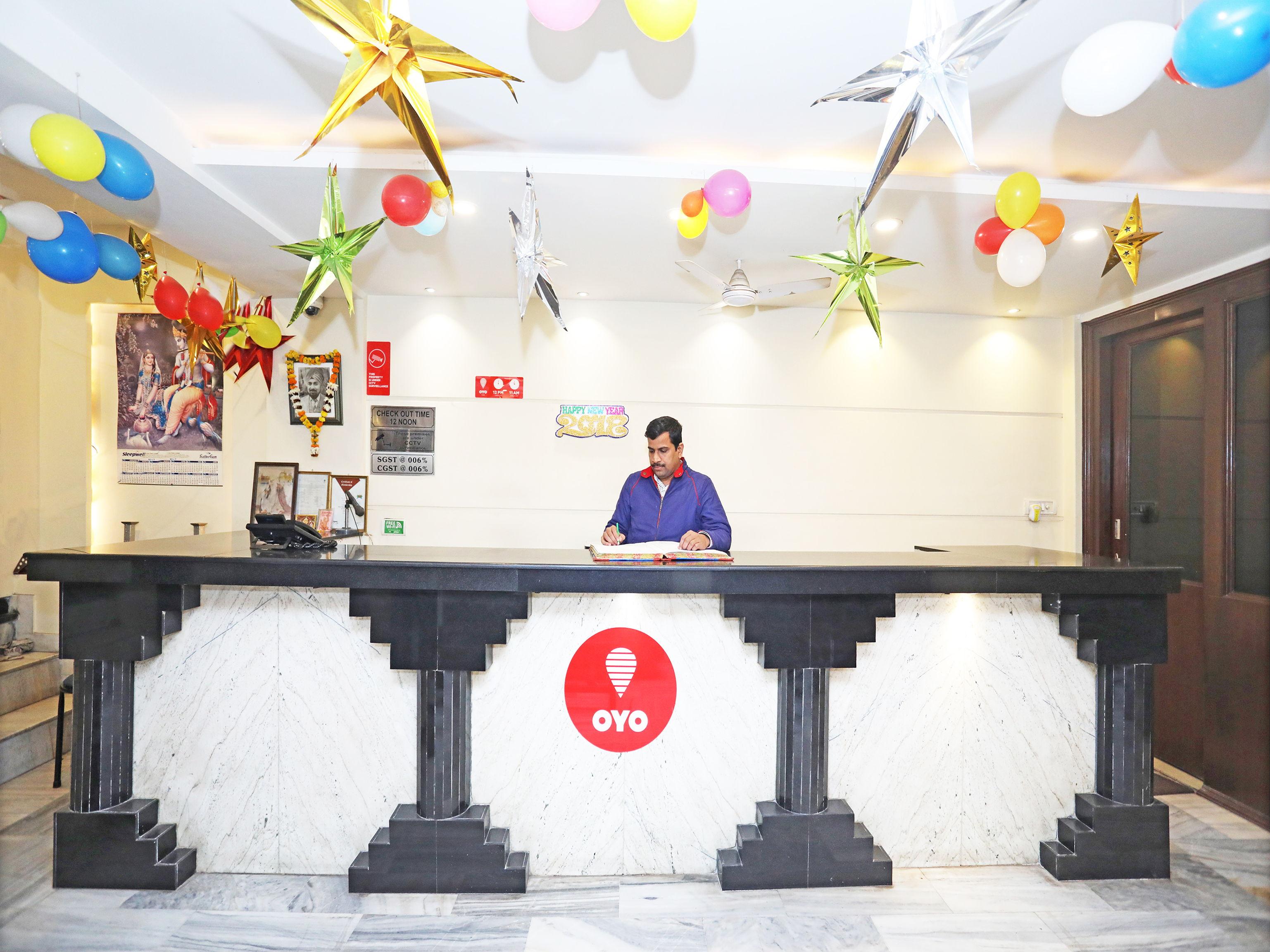 Capital O 10750 Hotel Vivek นิวเดลี ภายนอก รูปภาพ