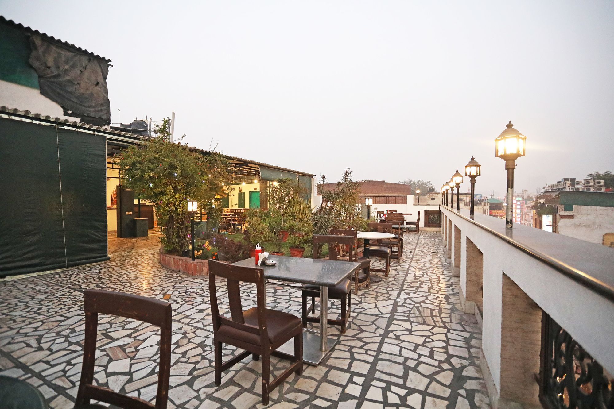 Capital O 10750 Hotel Vivek นิวเดลี ภายนอก รูปภาพ