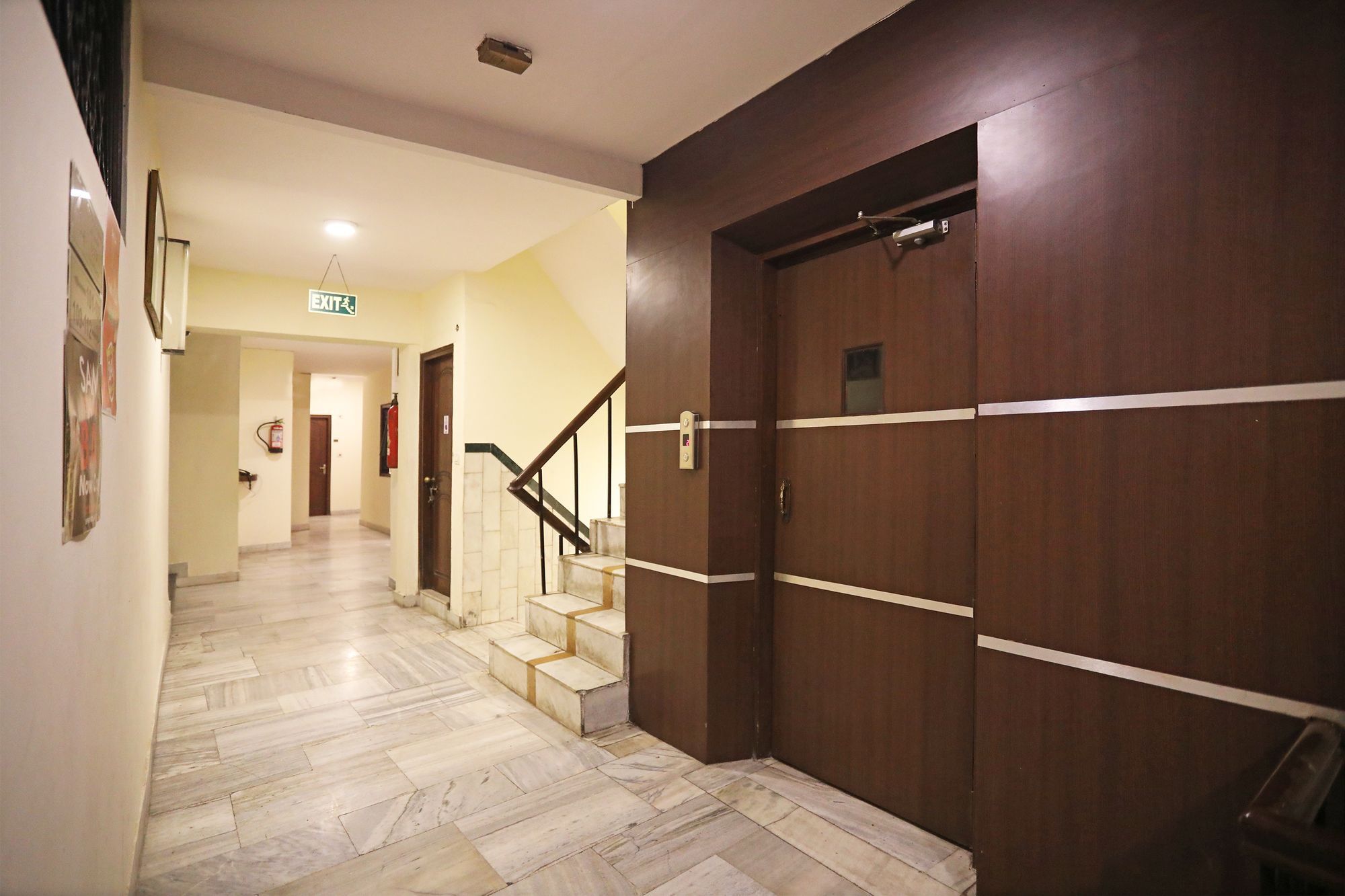 Capital O 10750 Hotel Vivek นิวเดลี ภายนอก รูปภาพ