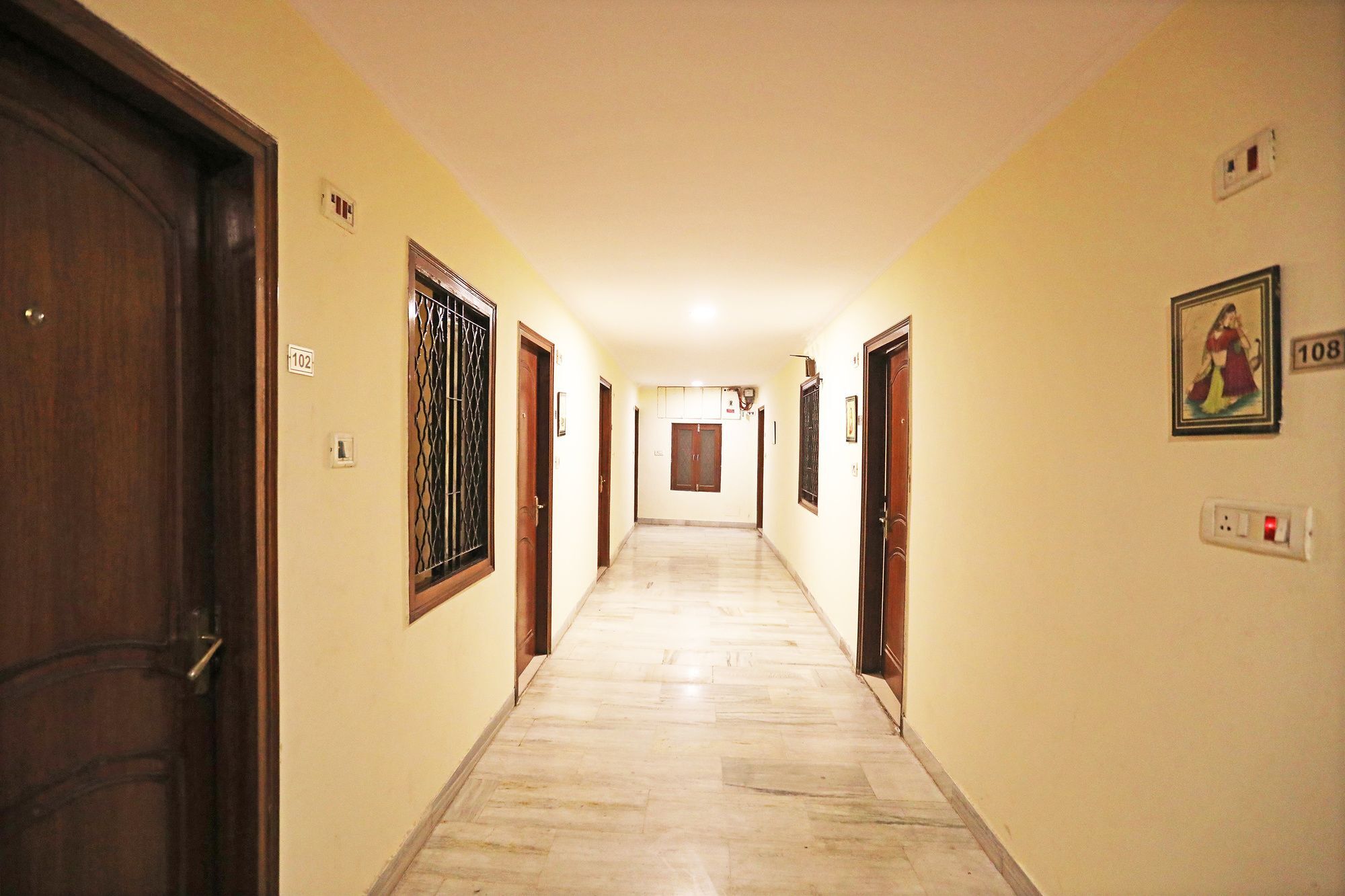 Capital O 10750 Hotel Vivek นิวเดลี ภายนอก รูปภาพ