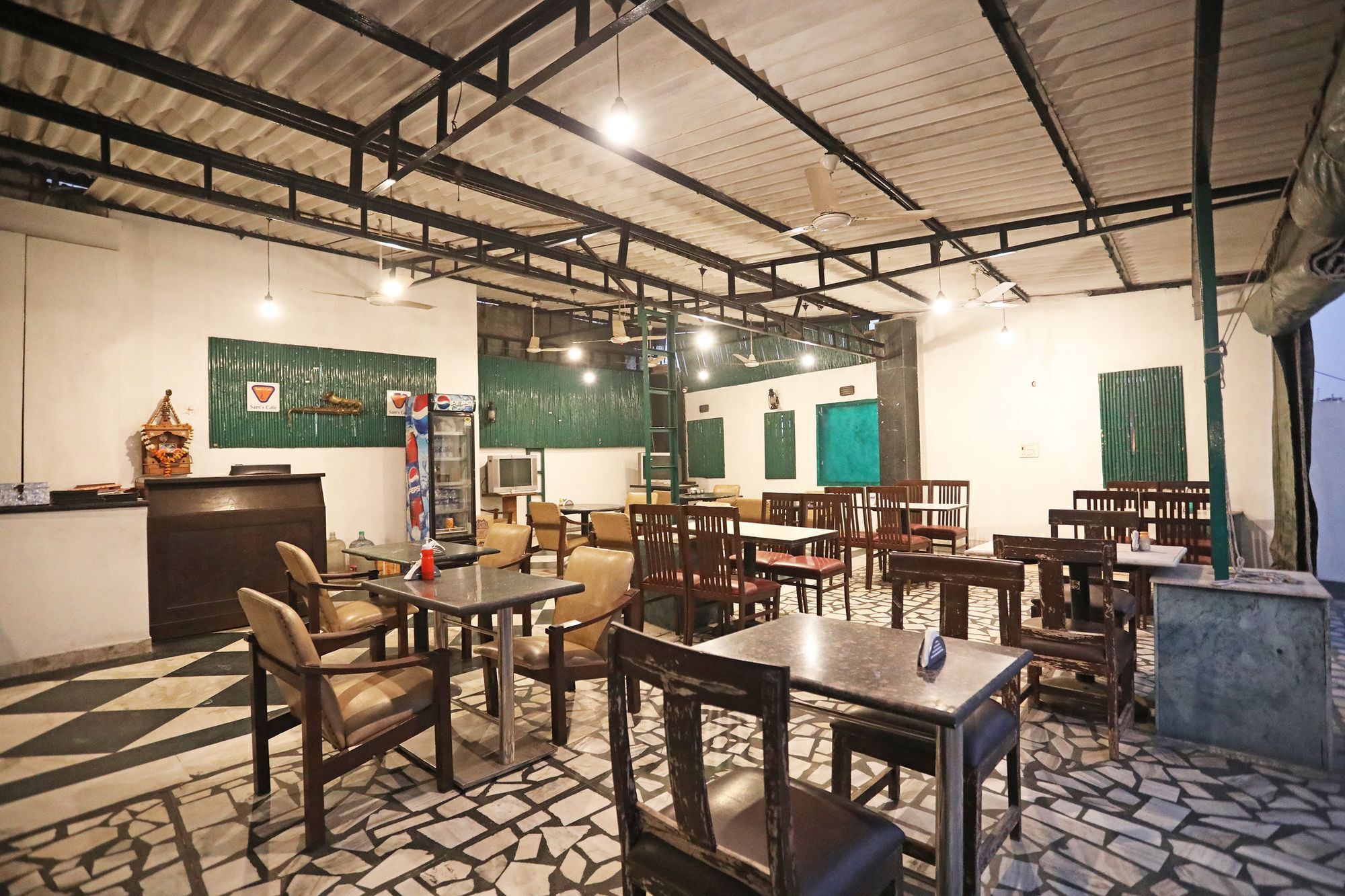 Capital O 10750 Hotel Vivek นิวเดลี ภายนอก รูปภาพ